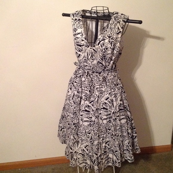 Black & white sleeveless floral/zebra print dress