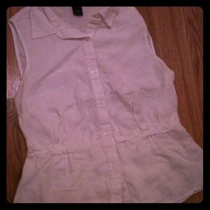 Sleeveless collared shirt