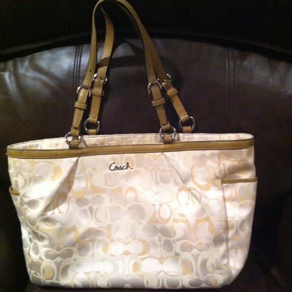 @Sold @ Authentic Coach bag