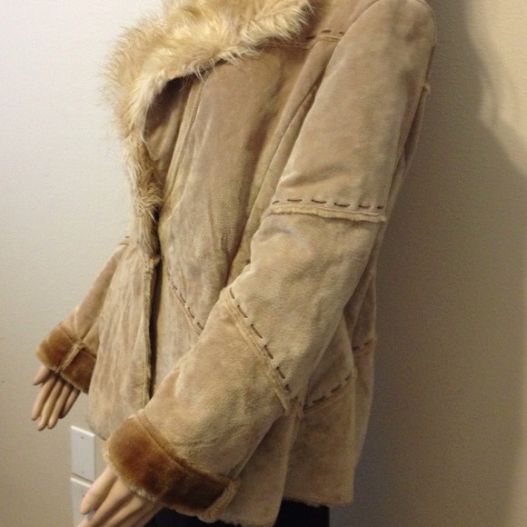 **SOLD**Leather Suede Jacket with Faux Fur Collar - Picture 3 of 3