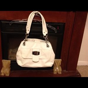 White hand bag with 6+ pockets.
