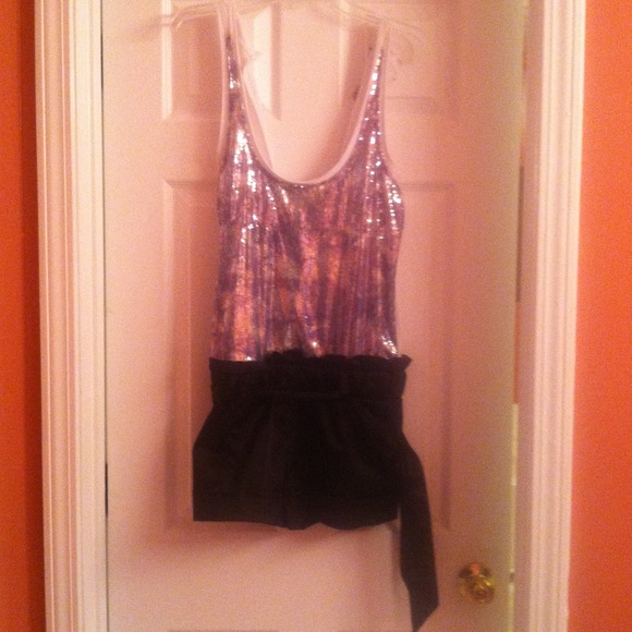 Silver sequin open keyless hole back short romper