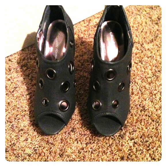 Charlotte Russe, grey with silver cutout circles