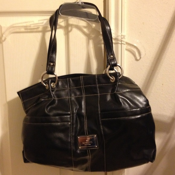 Black shoulder bag!