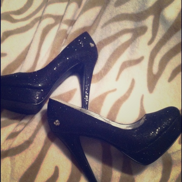 Dereon heels