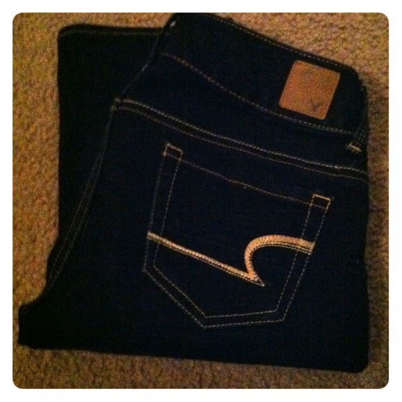 🔴Sold💢bundled💢@dbrooks25 AE Capris dark wash