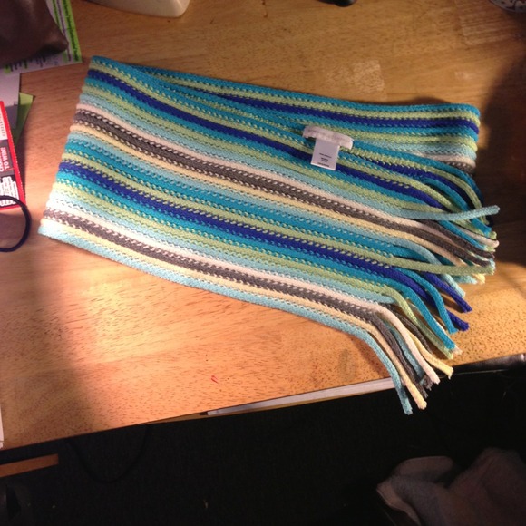 ❌SOLD❌NWOT New York & Co Scarf and Gloves Set - Picture 4 of 4