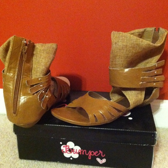Camel Casual Sandal w/Gold Studs