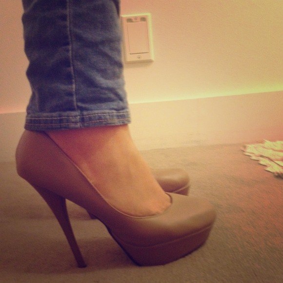 Shoes - 💥💥RESERVED!!💥💥nude pumps