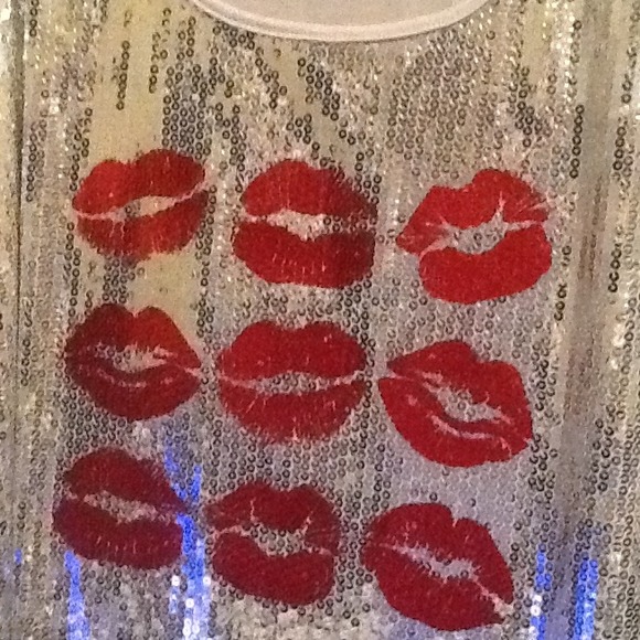 Sold✨Brector0264✨Red Lips sleeveless top - Picture 2 of 4