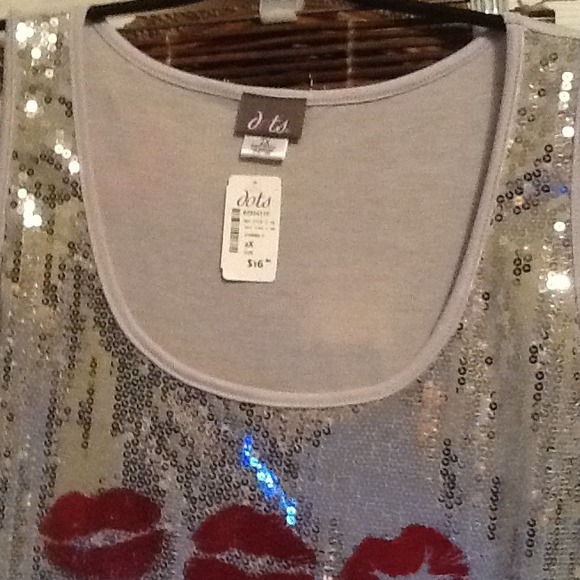 Sold✨Brector0264✨Red Lips sleeveless top - Picture 3 of 4