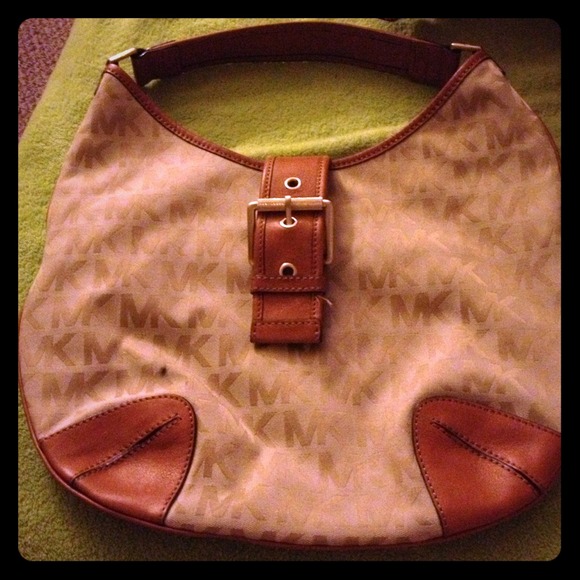 ✨REDUCED✨Authentic Michael Kors Hobo Bag.
