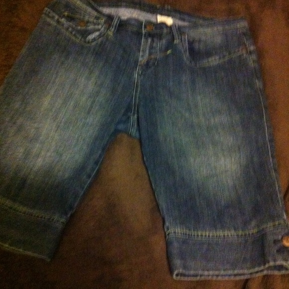 (SOLD).Dark wash capris