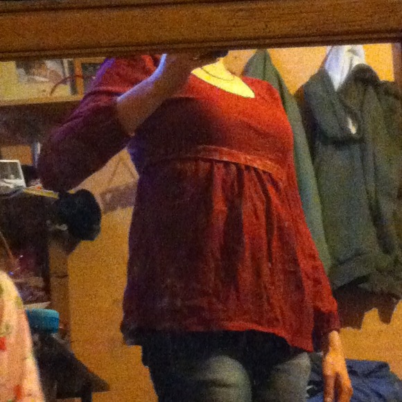 Long-sleeved shirt w/ tie in back