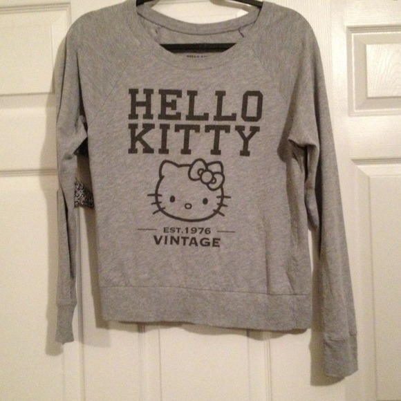 ⭐Reserved for jujuberii - Hello Kitty Pullover⭐