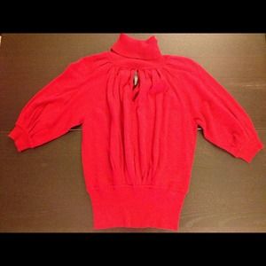 Red 1/2 sleeve turtle neck