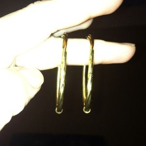750-18k yellow oval hoop earring
