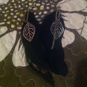 Black feather Earrings 🚩must Go🚩