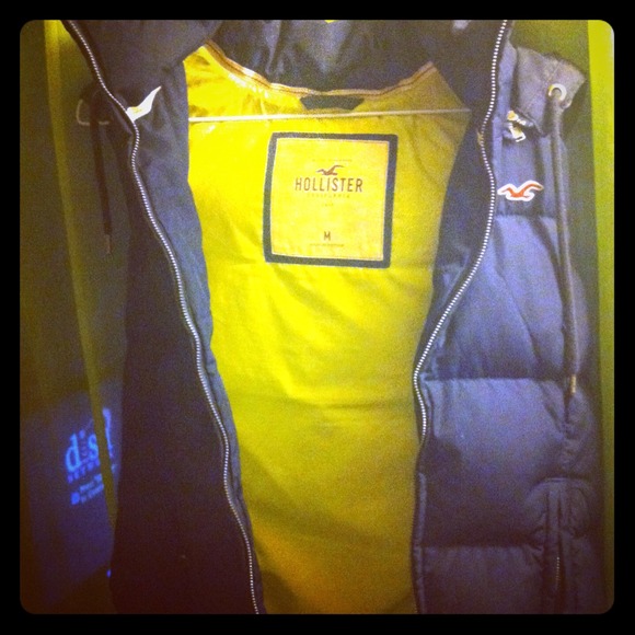 Hollister vest