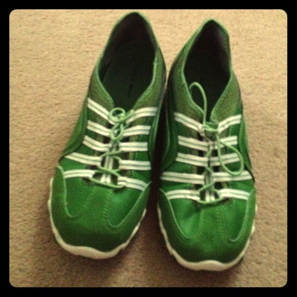 On hold for @juliephillians