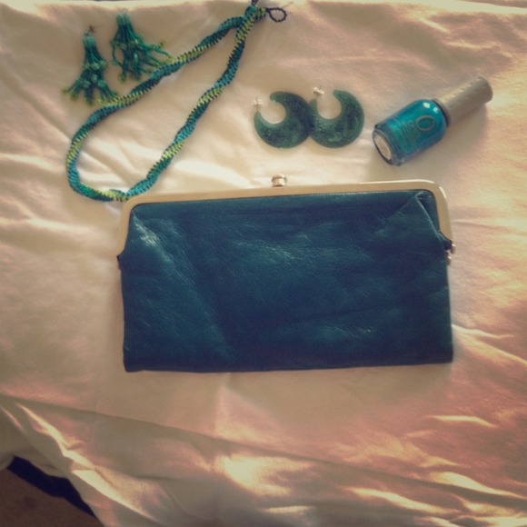Teal clutch. Perfect for the trendy party girl!