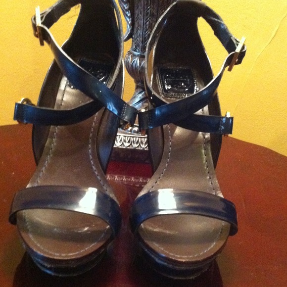 Tory Burch coconut and navy heels 7 ๐OFFERS ๐๐ - Picture 4 of 4