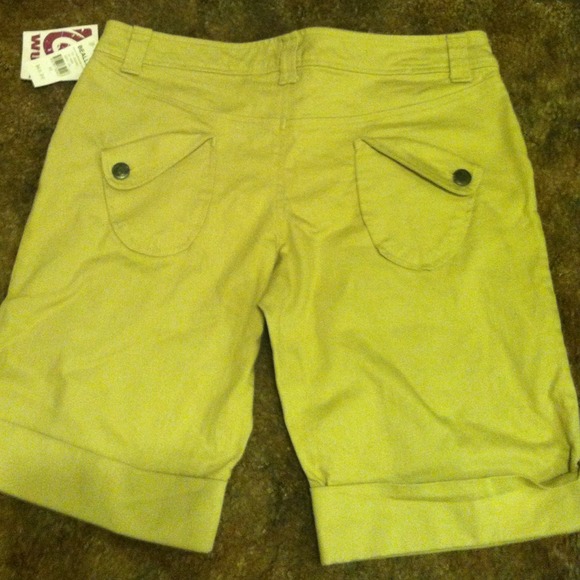 Shorts - Picture 3 of 4