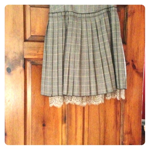 Brown plaid skirt with lace at the hem like new