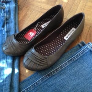 Brown American Eagle Ballet Flats