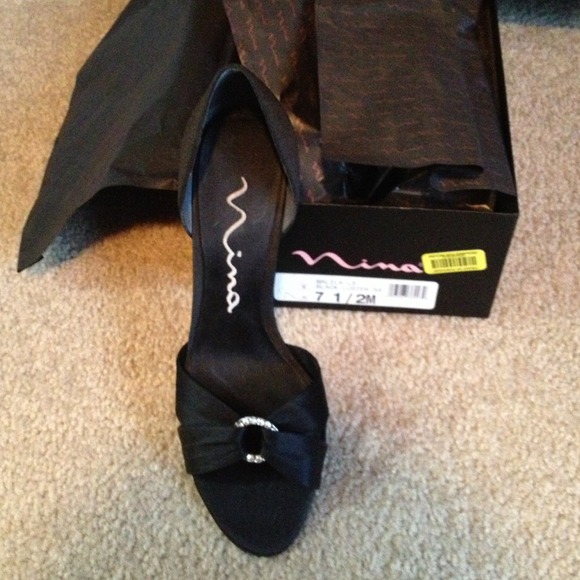 REDUCED! Nina black satin peep toe pump 7.5