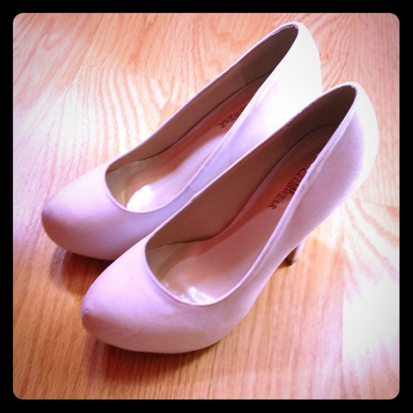 Size 7.5 Ami Clubwear.