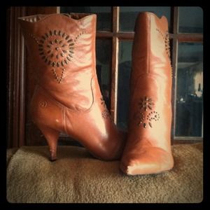 Leather cowgirl boots size 8.5 REDUCED by $40!!