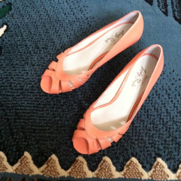 Lovely people leather wedges!