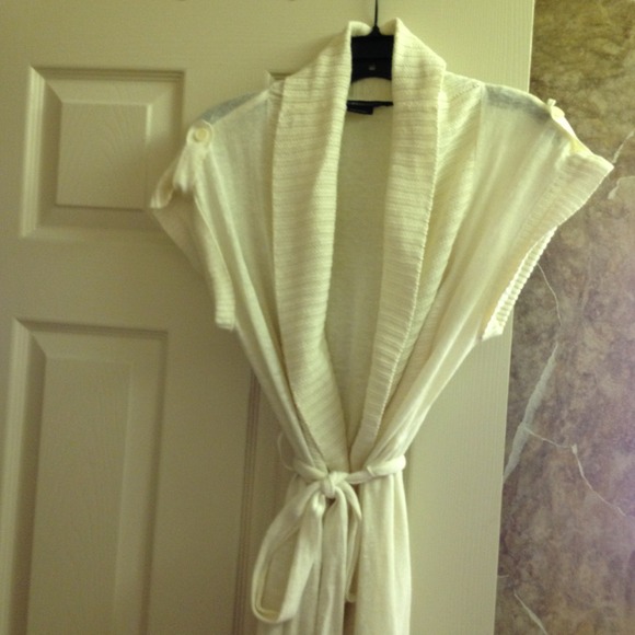 Full length, light short sleeve sweater