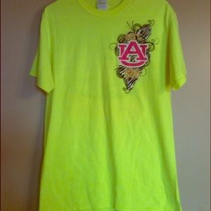 Fluorescent yellow auburn T
