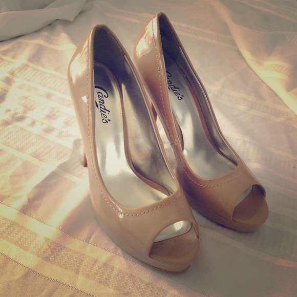 Candies Taupe Leather peeptoes