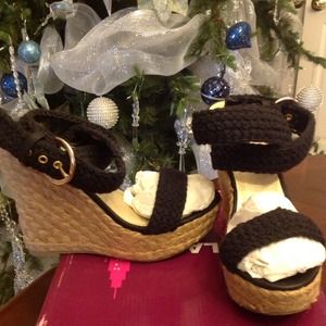 City Classified black braided/espadrille wedges