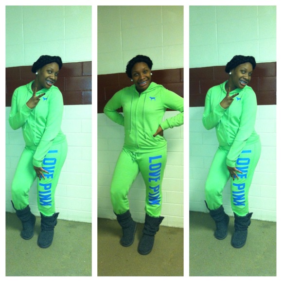 🎀 Pink by Victoria Secret 🎀