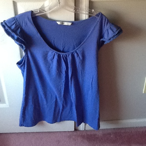 Sold in bundle Periwinkle top