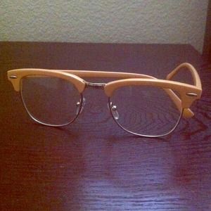 Non prescription, clear glasses