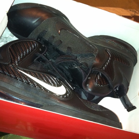 👟 - Picture 1 of 2