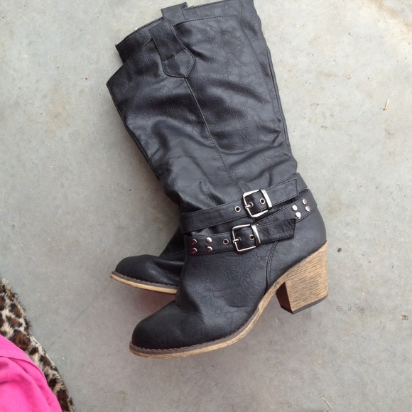 Adorable black buckle boots! New! I will negotiate