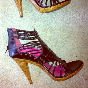 Cork high heel black shoes