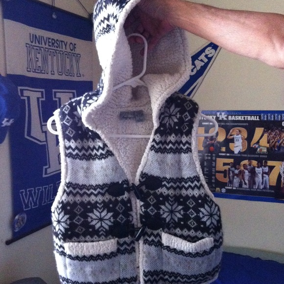 Vest sweater w hood