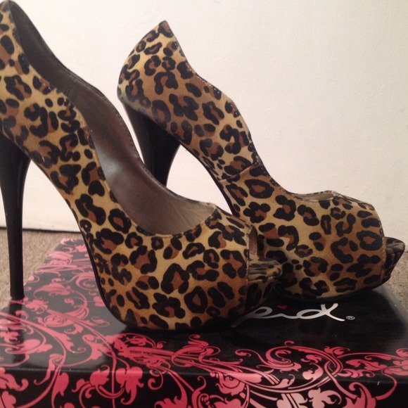 Leopard open toe heels.,. Reduce