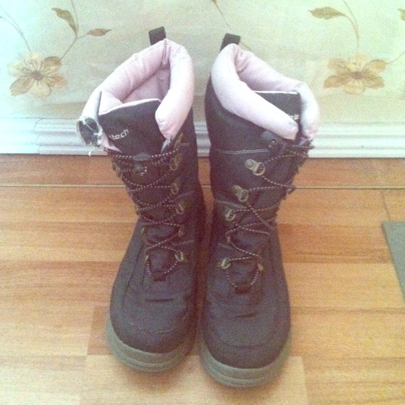 Snow boots