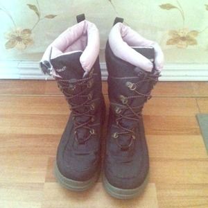 Snow boots