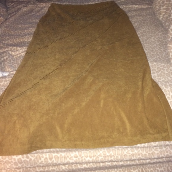 Camel faux suede long skirt DONATED - Picture 4 of 4