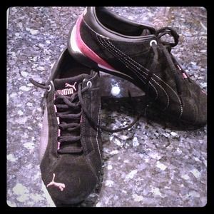 Puma sneakers, great condition size 7
