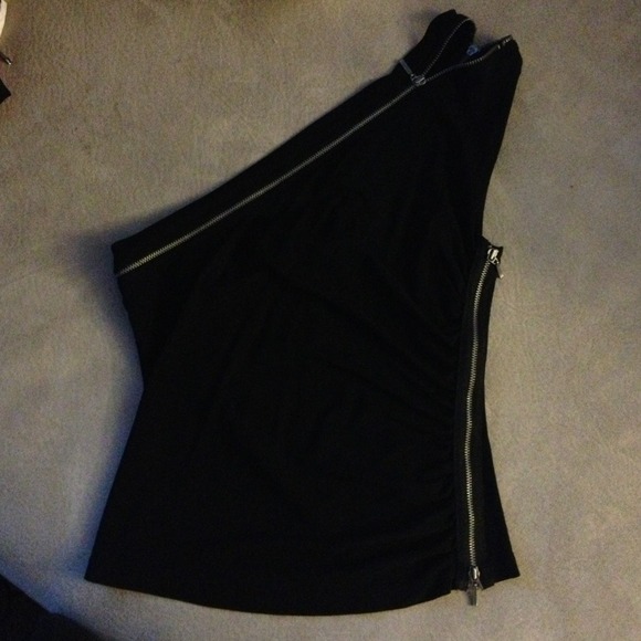One shoulder zip blouse
